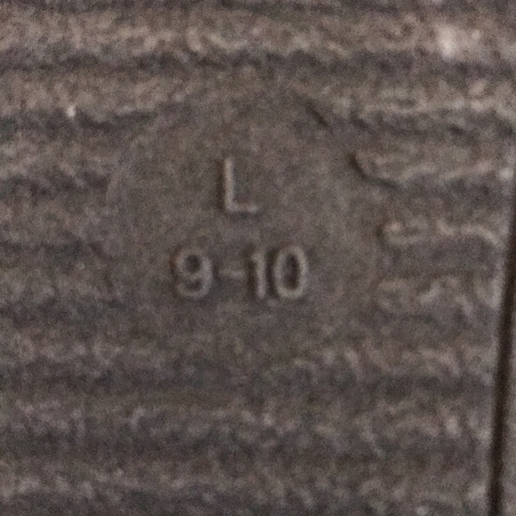 NWT: Banana Republic fuzzy slippers - Picture 4 of 5